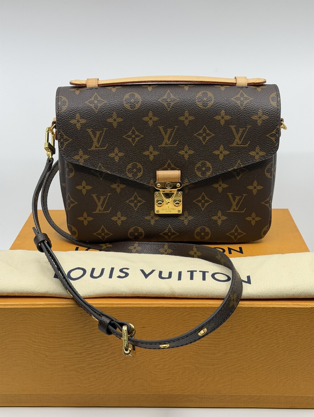 Louis Vuitton Monogram Pochette Mettis